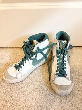 Nike Youth High Tops Size 4